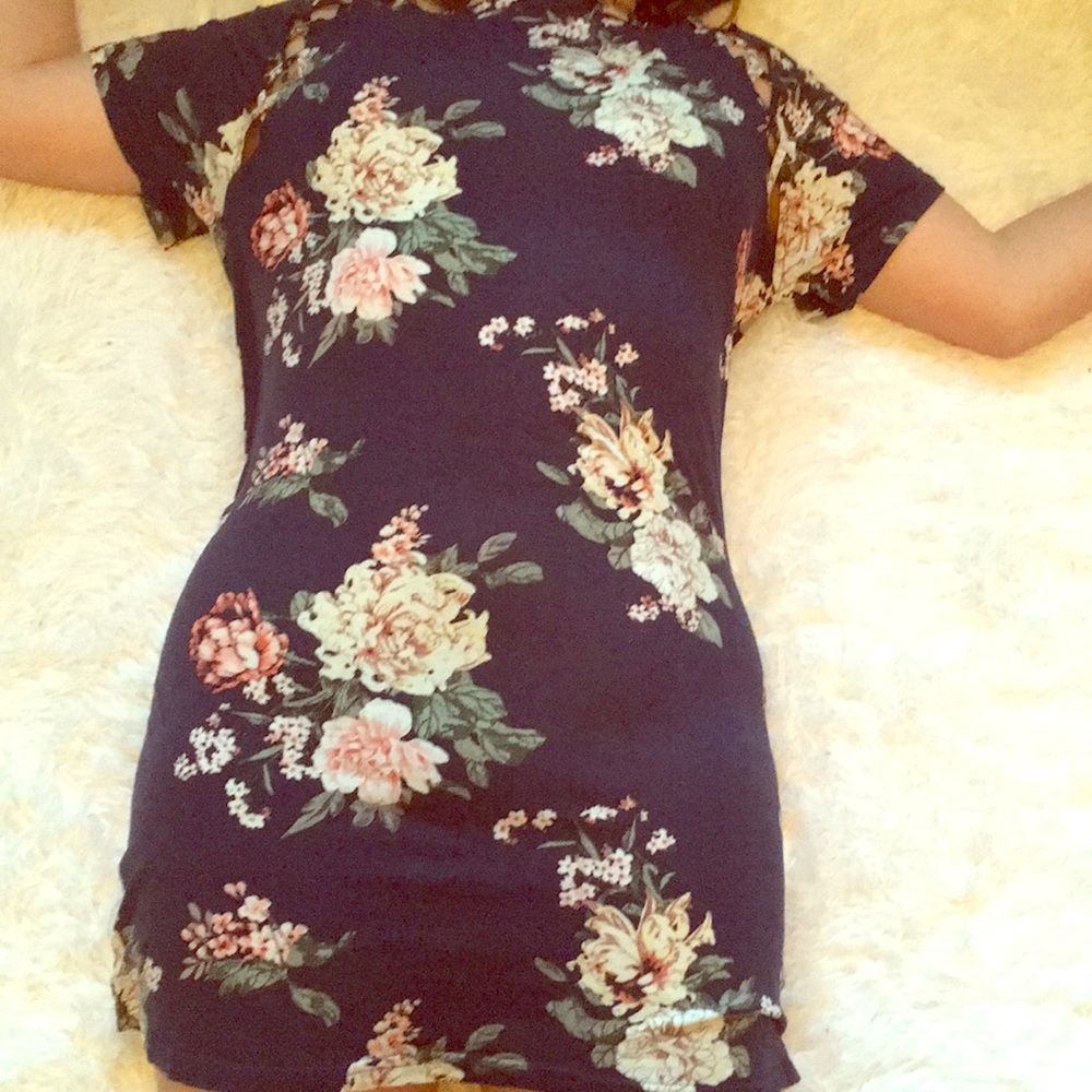 Flowery t- shirt dress
